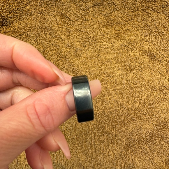 Oura ring size 7 - Picture 3 of 6